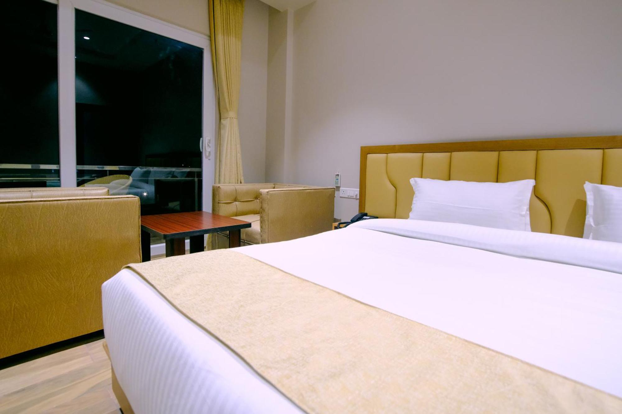 Finn'S Weaver Resort, Kāziranga Zewnętrze zdjęcie