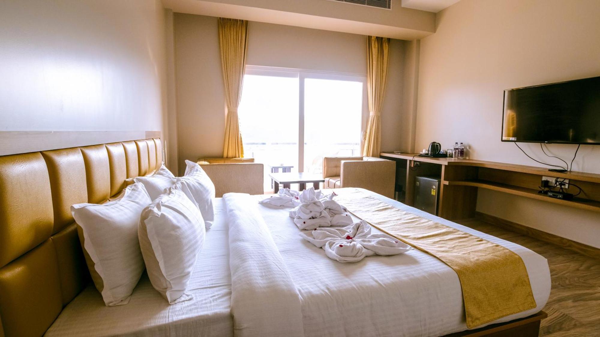 Finn'S Weaver Resort, Kāziranga Zewnętrze zdjęcie